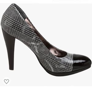 BCBGirls Stacy Platform Cap Toe Pumps Heels Size 6.5